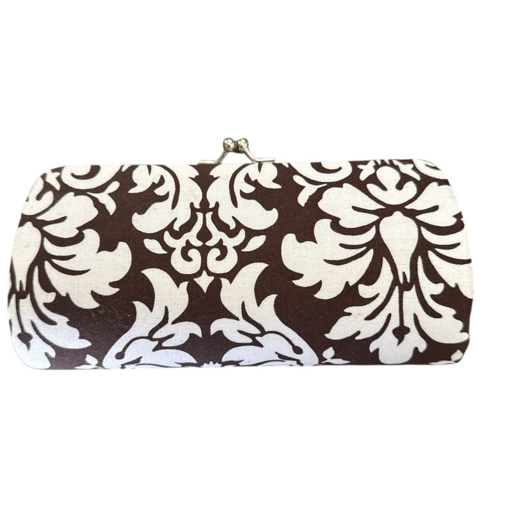 ⭐️Handmade Floral Brown‎ and White Clutch
